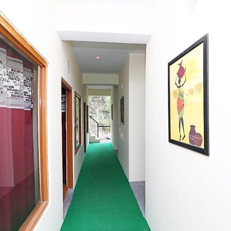Oyo 13728 Hotel Kempty Valley View Hotel & Restaurant 무소리에 외부 사진
