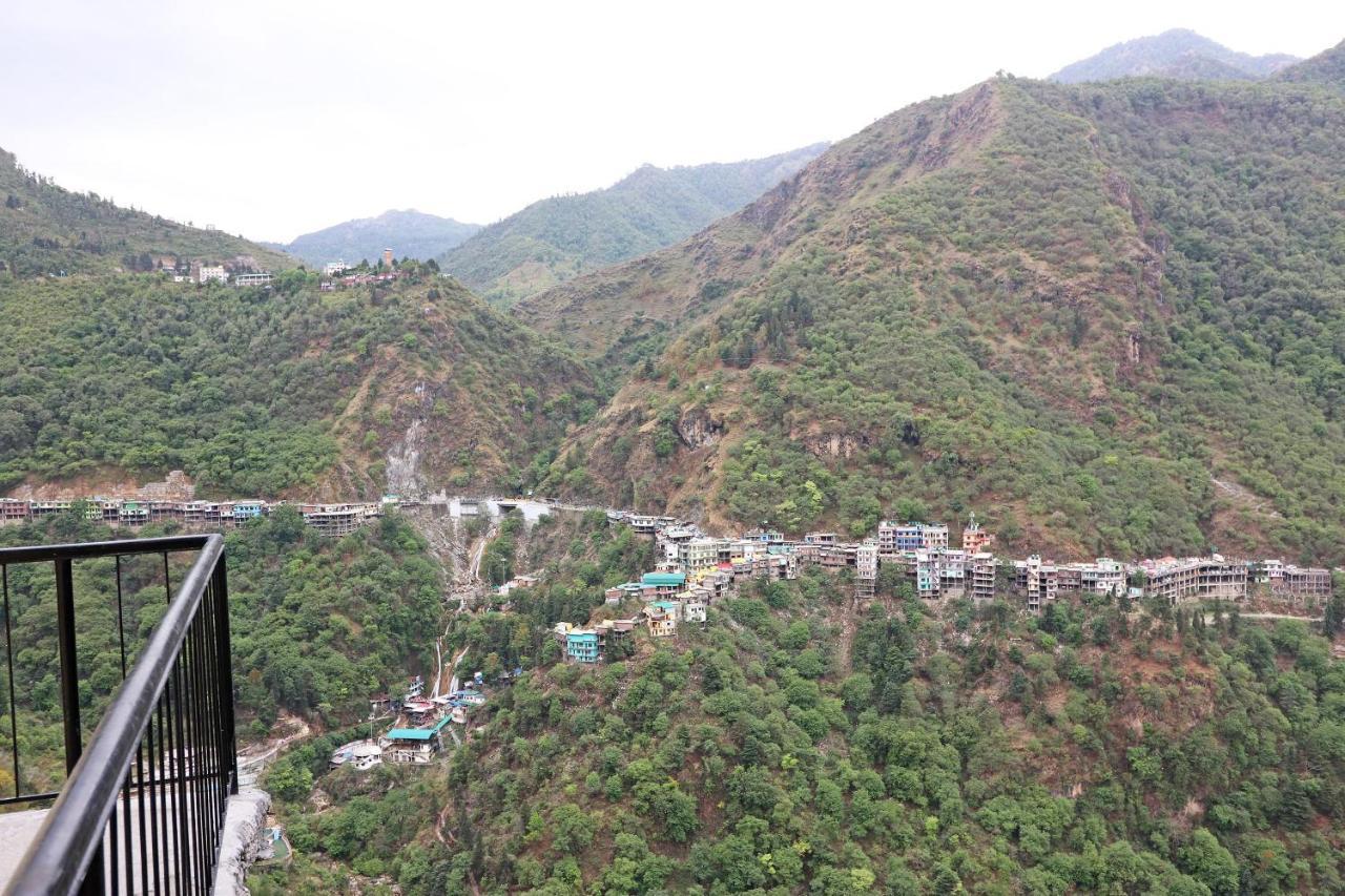 Oyo 13728 Hotel Kempty Valley View Hotel & Restaurant 무소리에 외부 사진