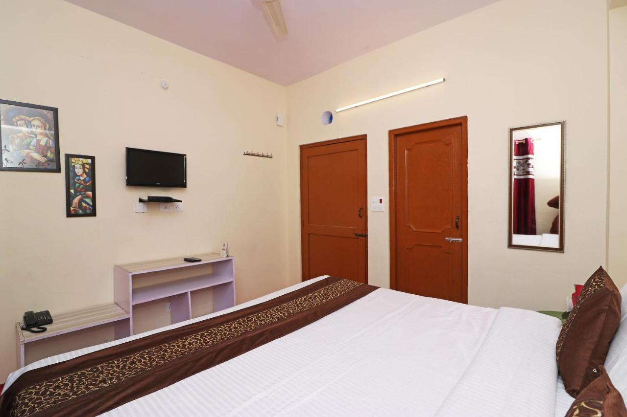 Oyo 13728 Hotel Kempty Valley View Hotel & Restaurant 무소리에 외부 사진