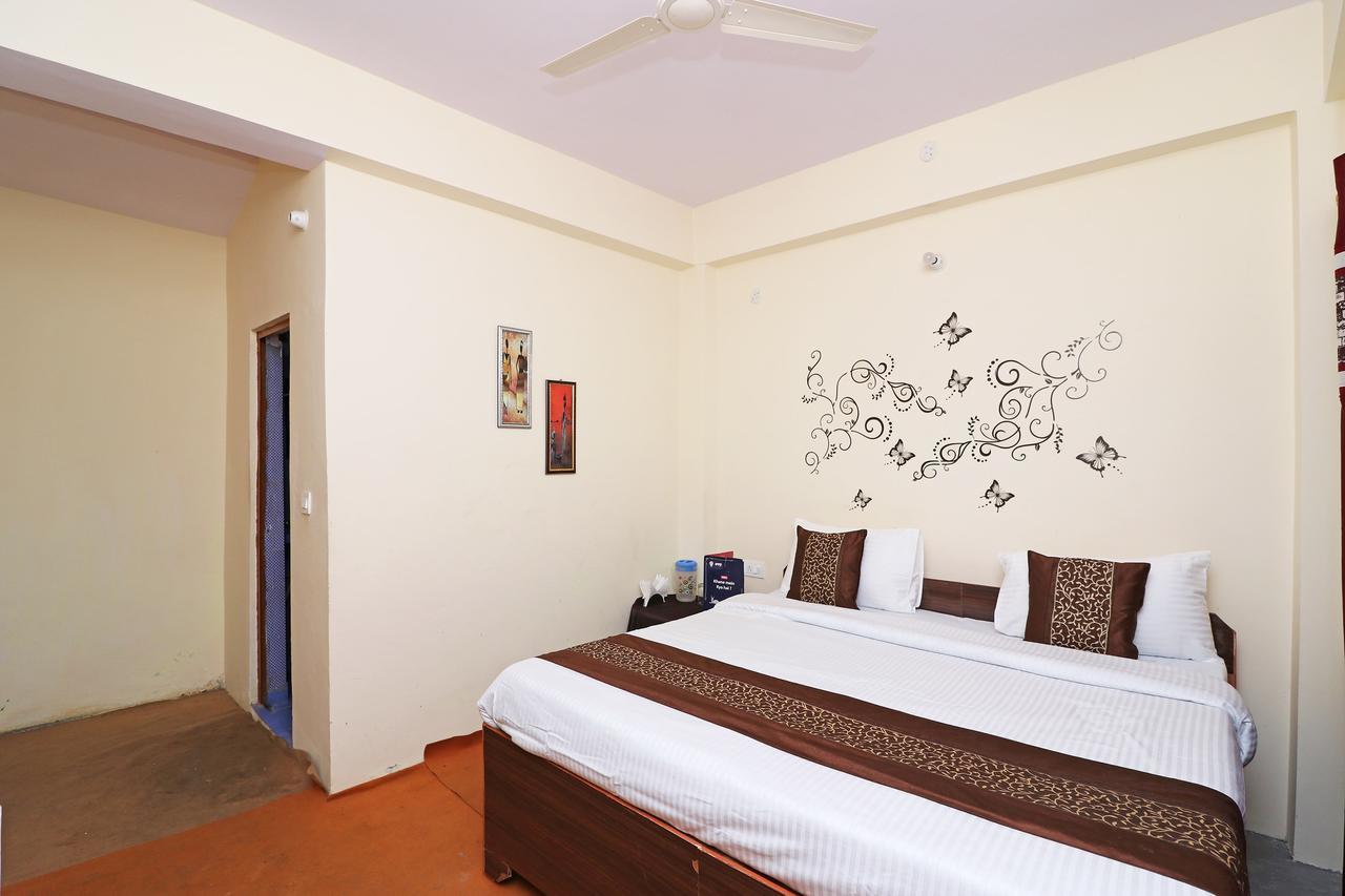 Oyo 13728 Hotel Kempty Valley View Hotel & Restaurant 무소리에 외부 사진
