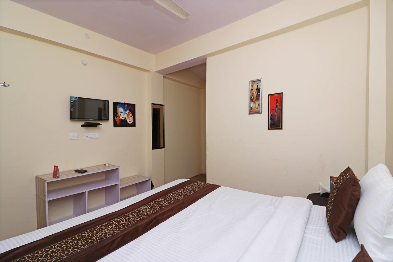 Oyo 13728 Hotel Kempty Valley View Hotel & Restaurant 무소리에 외부 사진