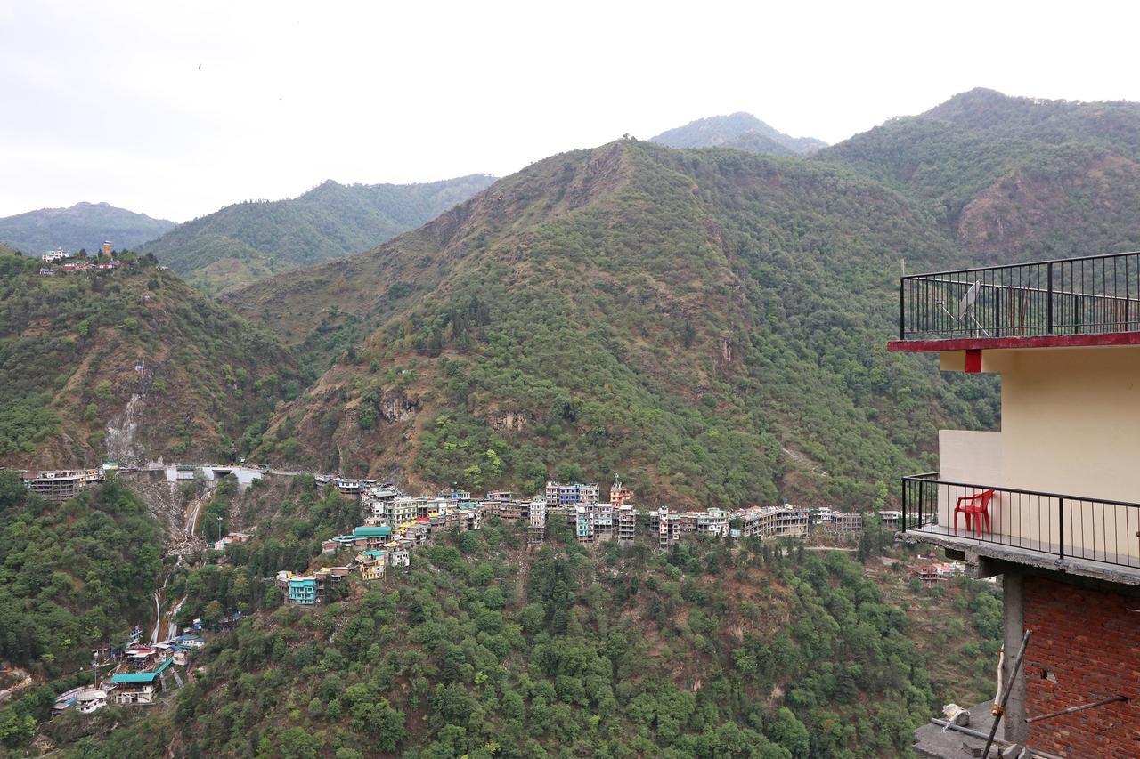 Oyo 13728 Hotel Kempty Valley View Hotel & Restaurant 무소리에 외부 사진