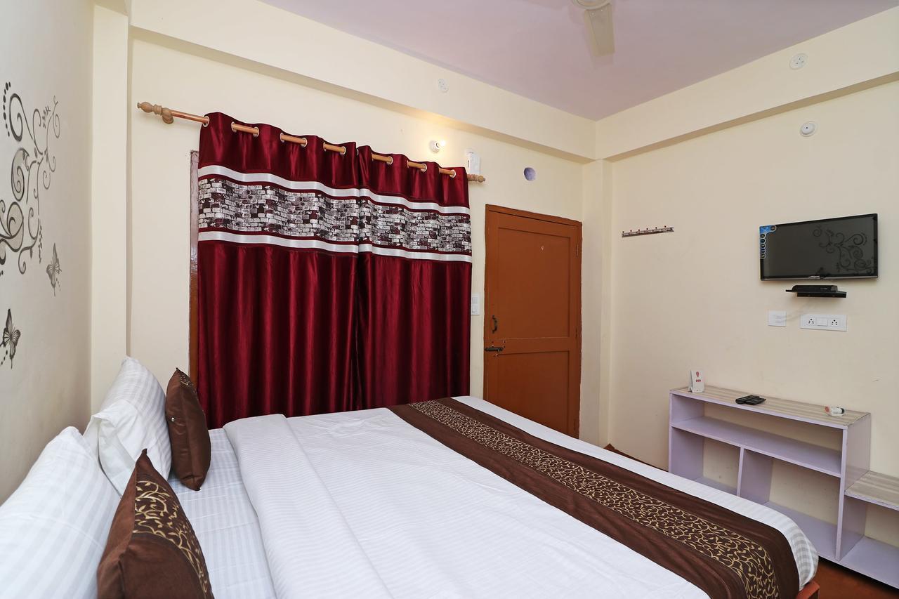 Oyo 13728 Hotel Kempty Valley View Hotel & Restaurant 무소리에 외부 사진