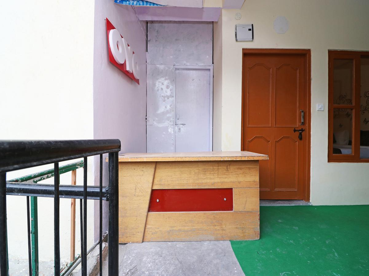 Oyo 13728 Hotel Kempty Valley View Hotel & Restaurant 무소리에 외부 사진