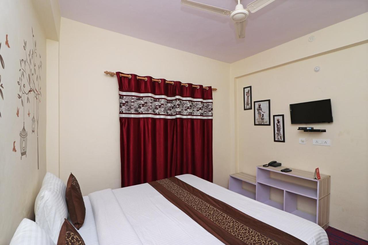 Oyo 13728 Hotel Kempty Valley View Hotel & Restaurant 무소리에 외부 사진