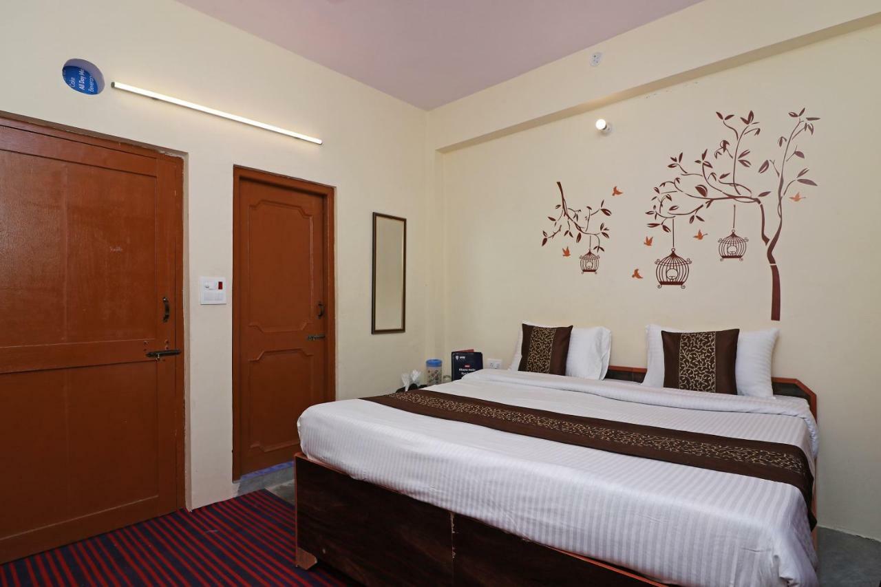 Oyo 13728 Hotel Kempty Valley View Hotel & Restaurant 무소리에 외부 사진